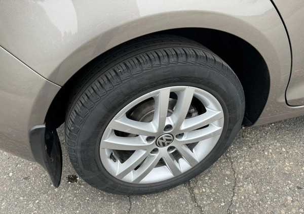 Volkswagen Golf cena 38000 przebieg: 53200, rok produkcji 2011 z Buk małe 137